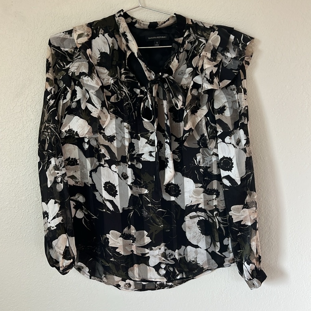 Floral Pattern Blouse with Ruffles and Tie Collar